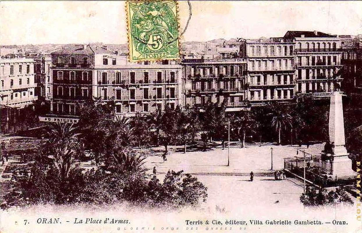 PA g- 08- Place d'armes  cote est.jpg
